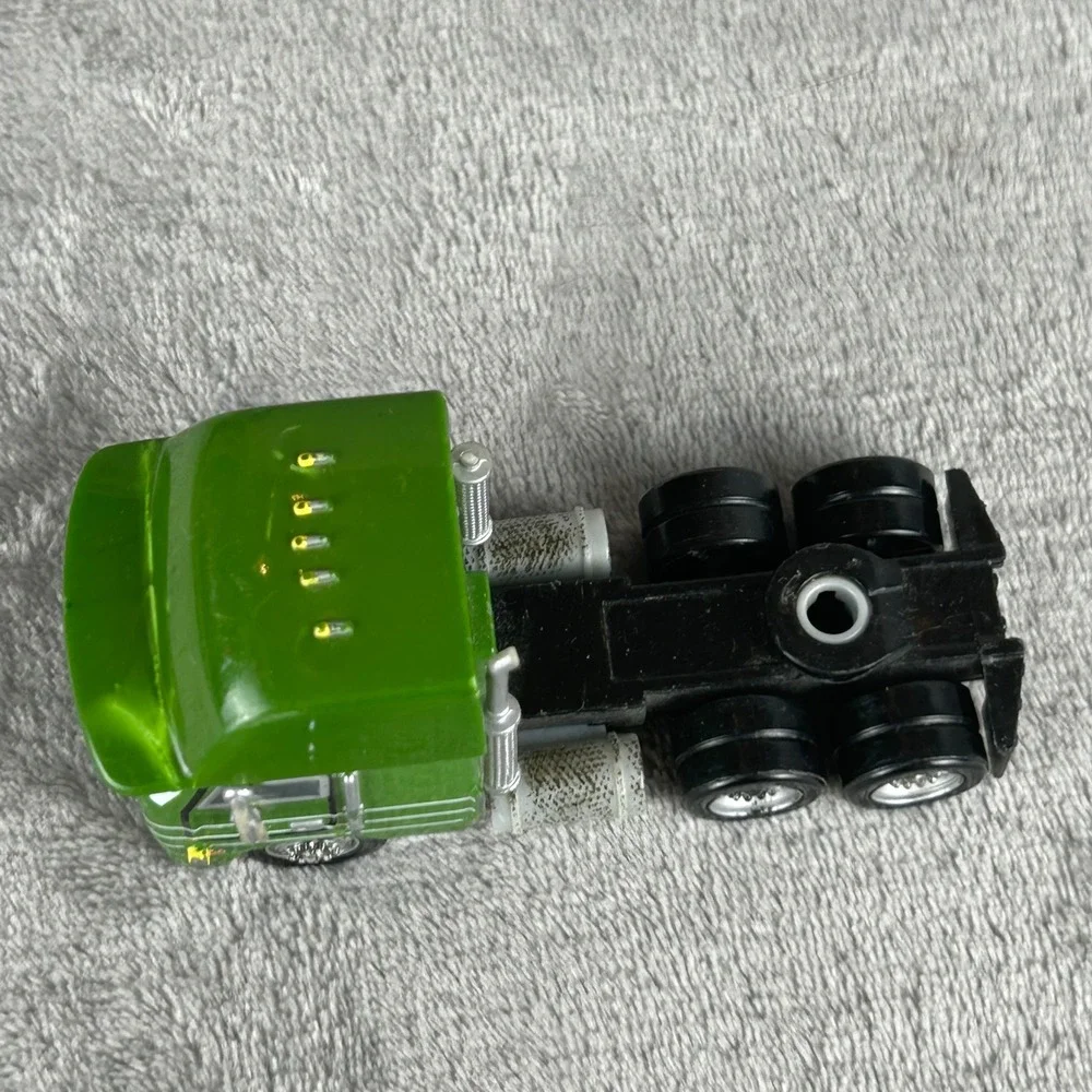 Disney Pixar Cars Hauler Green Semi Truck Cab Kenworth Peterbilt